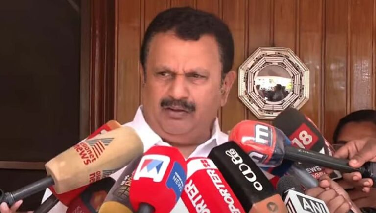 ഇനി എംഎല്‍എ സ്ഥാനത്ത് കടിച്ചൂതൂങ്ങണമോ എന്ന് രാഹുല്‍ മാങ്കൂട്ടത്തിലിന് തീരുമാനിക്കാം : കെ മുരളീധരന്‍