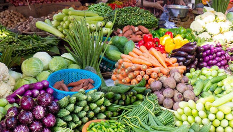 മുപ്പത്ത് ശതമാനം വിലക്കുറവിൽ സെപ്റ്റംബർ ഒന്ന് മുതൽ നാല് വരെ രണ്ടായിരം കർഷക ഓണ ചന്തകൾ