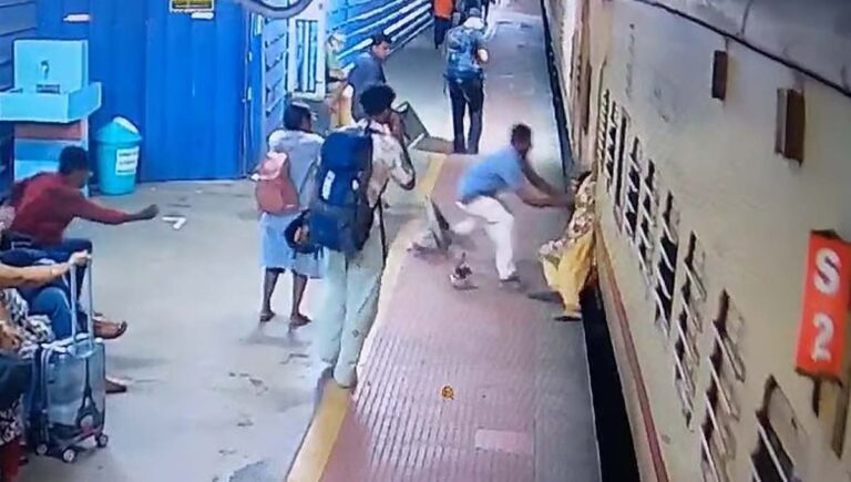 എറണാകുളത്ത് ട്രെയിനില്‍ നിന്ന് കാല്‍തെറ്റി വണ്ടിക്കും പാളത്തിനുമിടയില്‍ വീണ സ്ത്രീക്ക് രക്ഷകനായി യുവാവ്