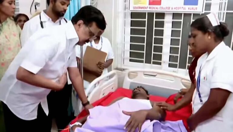 മുഖ്യമന്ത്രി സ്റ്റാലിന്‍ കരൂരില്‍; മരിച്ചവരുടെ കുടുംബങ്ങള്‍ക്കും പരുക്കേറ്റവര്‍ക്കും ധനസഹായം പ്രഖ്യാപിച്ച് തമിഴ്‌നാട് സര്‍ക്കാര്‍