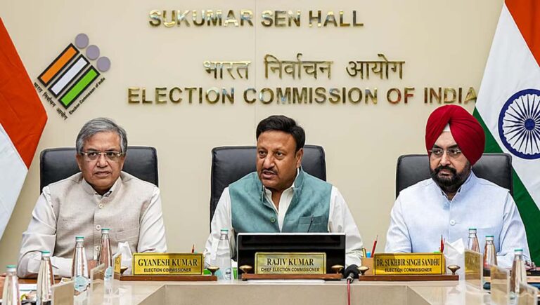 വോട്ടുകൊള്ള ആരോപണം : രാഹുല്‍ ഗാന്ധിക്ക് കമ്മീഷന്റെ മറുപടി