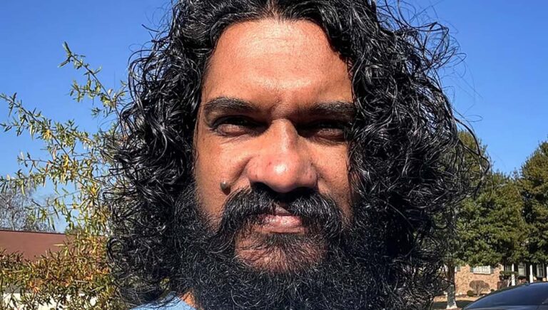 നിയമപരമായ നടപടിക്രമം പാലിക്കാത്ത ലുക്ക് ഔട്ട് നോട്ടീസ്; തന്നെ മുംബൈ എയര്‍പോര്‍ട്ടില്‍ തടഞ്ഞുവെച്ചതായി സംവിധായകന്‍ സനല്‍ കുമാര്‍ ശശിധരന്‍