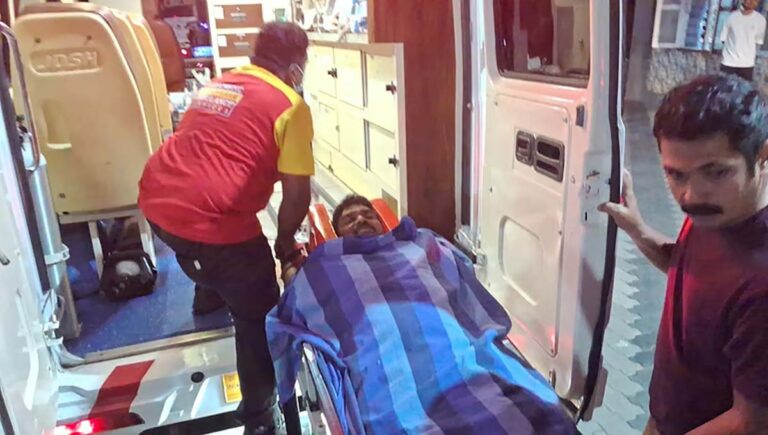 ചാലക്കുടി പിള്ളപ്പാറയില്‍ കാട്ടാന ആക്രമണത്തില്‍ ഫോറസ്റ്റ് വാച്ചര്‍ക്ക് പരിക്കേറ്റു