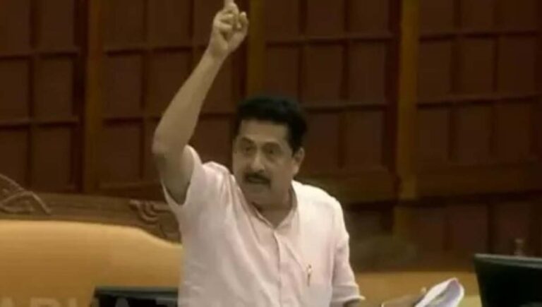 കപ്പിത്താന്‍ ഉണ്ടായിട്ടു കാര്യമില്ല, കപ്പല്‍ മുങ്ങിത്താണു; ആഞ്ഞടിച്ച് പ്രതിപക്ഷം