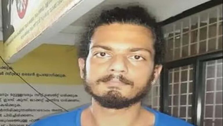 തൃശൂരിൽ യുവതിയെ കുത്തി കടന്നുകളഞ്ഞ കൊച്ചി ഫ്‌ലാറ്റ് പീഡനക്കേസിലെ പ്രതി മാര്‍ട്ടിന്‍ ജോസഫ് കീഴടങ്ങി