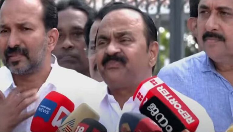 കുന്നംകുളം കസ്റ്റഡി മര്‍ദനം : നിയമസഭാ കവാടത്തില്‍ സത്യഗ്രഹവുമായി പ്രതിപക്ഷം