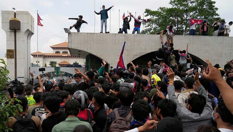 ജെൻ സി പ്രക്ഷോഭം : നേപ്പാളിൽ മലയാളി നാൽപതോളം വിനോദ സഞ്ചാരികൾ കുടുങ്ങി
