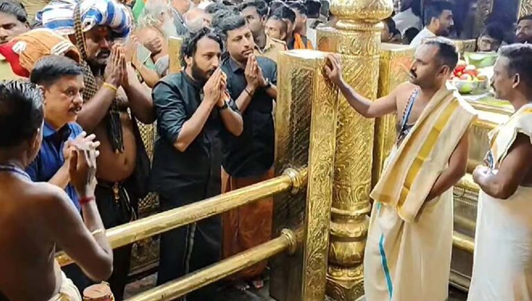 സ്വാമീ ശരണം ശരണമെൻ്റയ്യപ്പാ; വിവാദങ്ങൾക്കിടെ ശബരിമല ദർശനം നടത്തി രാഹുൽ മാങ്കൂട്ടത്തിൽ