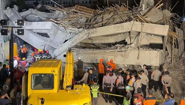 ഇന്തോനേഷ്യയിൽ സ്കൂൾ കെട്ടിടം തകർന്നു വീണു; ഒരു മരണം, 65 വിദ്യാർഥികൾ കുടുങ്ങിക്കിടക്കുന്നു