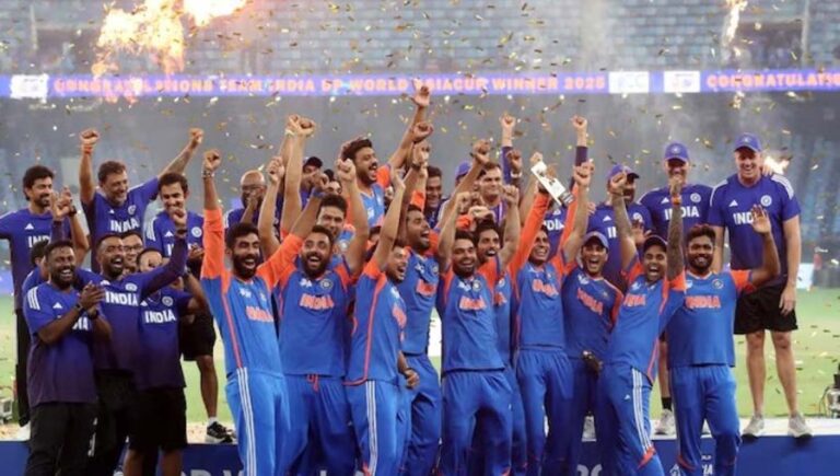 ഏഷ്യാകപ്പിൽ പ്രതീകാത്മകമായി കപ്പുയര്‍ത്തി പാകിസ്താനോട് സന്ധിയില്ലെന്ന നിലപാടിൽ ഉറച്ച് ടീം ഇന്ത്യ