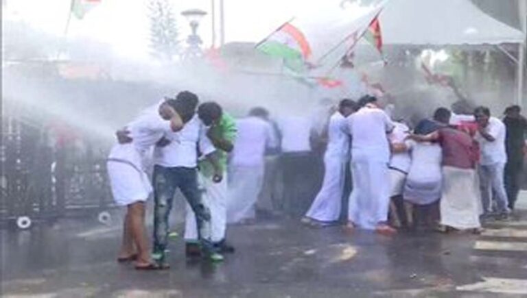 ജലപീരങ്കിയില്‍ ശുദ്ധജലം ഉപയോഗിക്കണം; മനുഷ്യവകാശ കമ്മീഷനിൽ പരാതിയുമായി യൂത്ത് കോണ്‍ഗ്രസ്