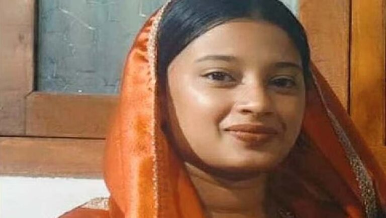 കോഴിക്കോട് 21 കാരിയെ മരിച്ച നിലയിൽ കണ്ടെത്തി; ആൺ സുഹൃത്ത് കസ്റ്റഡിയിൽ