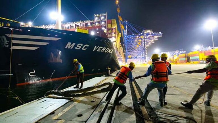 ചരിത്ര നേട്ടവുമായി വിഴിഞ്ഞം; ഇന്ത്യയില്‍ ഇതുവരെ എത്തിയതില്‍ ഏറ്റവും ഡ്രാഫ്റ്റ് കൂടിയ കണ്ടെയ്‌നര്‍ കപ്പല്‍ വിഴിഞ്ഞത്ത് നങ്കൂരമിട്ടു