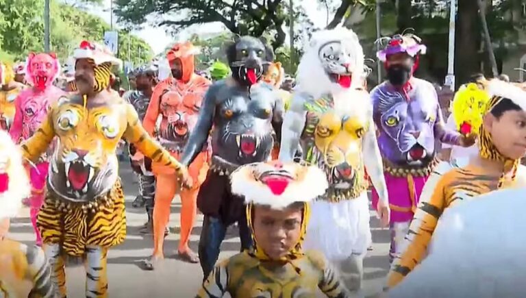 തൃശൂര്‍ നഗരത്തില്‍ പുലികളിറങ്ങി