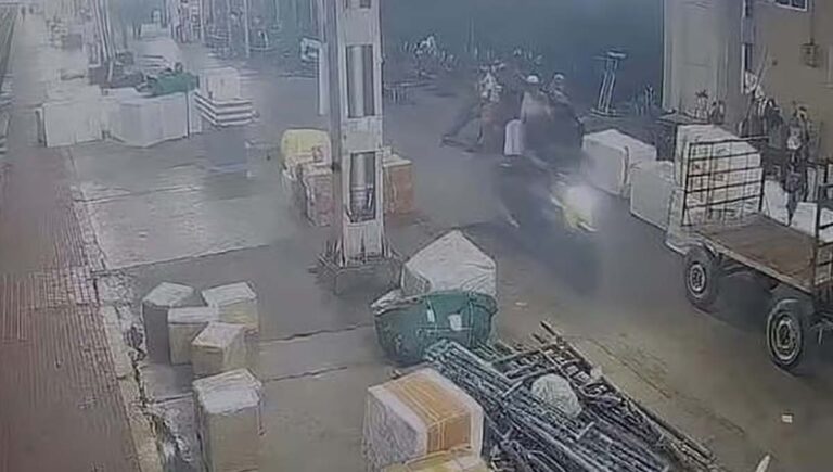 എറണാകുളം നോർത്ത് റെയില്‍വേ പ്ലാറ്റ്‌ഫോമിലൂടെ ആഡംബര ബൈക്ക് ഓടിച്ച് യുവാവ്