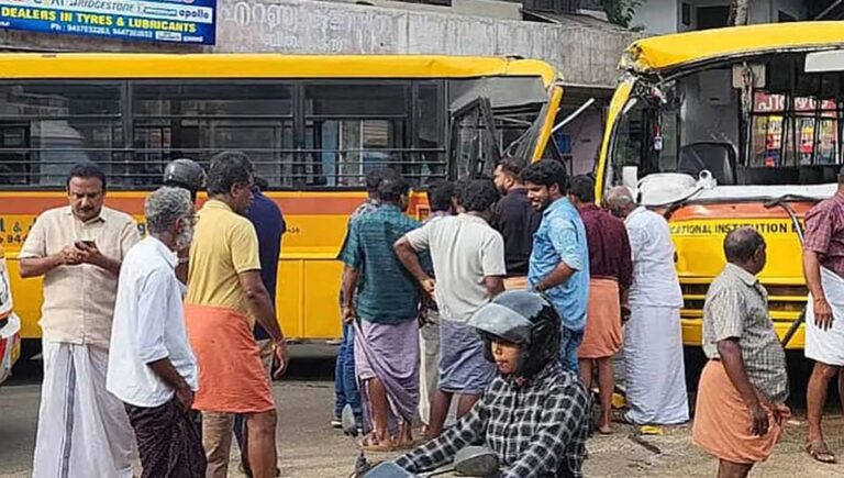 എറണാകുളത്ത് സ്‌കൂള്‍ ബസുകള്‍ കൂട്ടിയിടിച്ച് 12 കുട്ടികള്‍ക്ക് പരിക്ക്