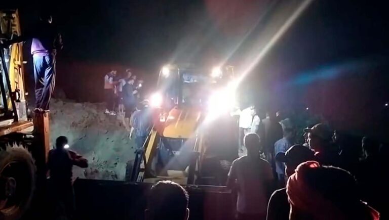 ഹിമാചല്‍ പ്രദേശില്‍ ബസിന് മുകളിലേക്ക് മണ്ണിടിഞ്ഞു വീണു; 18 മരണം, നിരവധി പേർക്ക് പരിക്ക്