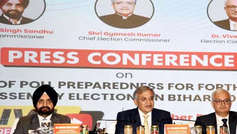 ആധാർ പൗരത്വ രേഖയല്ല; മുഖ്യ തെരഞ്ഞെടുപ്പ് കമ്മീഷണർ