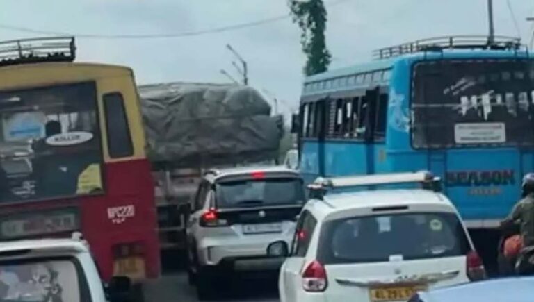 കാലടിയില്‍ സ്വകാര്യബസിന്റെ മത്സരയോട്ടം; സോഷ്യല്‍ മീഡിയ വഴി മന്ത്രിക്ക് ലഭിച്ച വിഡിയോയിൽ നടപടി