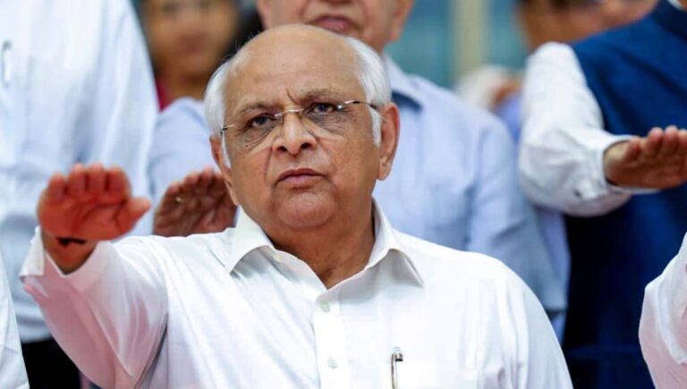 മന്ത്രിസഭ പുനഃസംഘടന : ഗുജറാത്തിൽ മുഖ്യമന്ത്രി ഒഴികെയുള്ള മന്ത്രി മാരെല്ലാം രാജിവെച്ചു