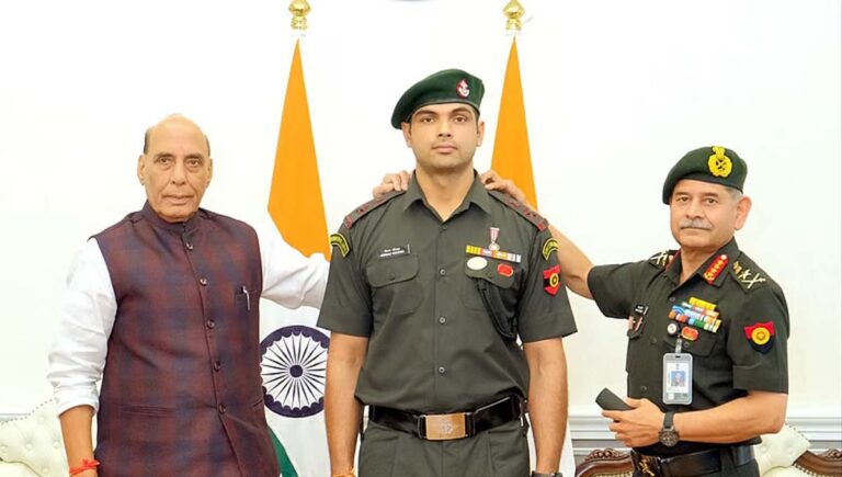 നീരജ് ചോപ്രക്ക് ഓണററി ലെഫ്റ്റനന്റ് കേണല്‍ പദവി നല്‍കി ആദരിച്ച് സൈന്യം