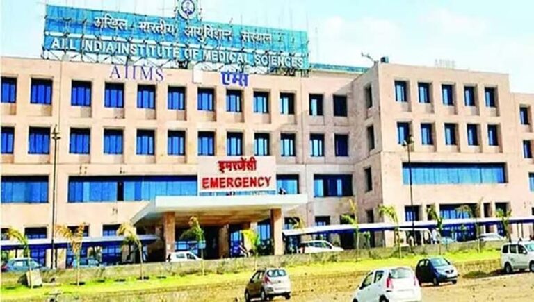 ഭോപ്പാൽ എയിംസിലെ ബ്ലഡ് ബാങ്കിൽ നിന്ന് രക്തവും പ്ലാസ്മയും മോഷണം; ഔട്ട്‌സോഴ്‌സ് ജീവനക്കാരനെതിരെ കേസ്