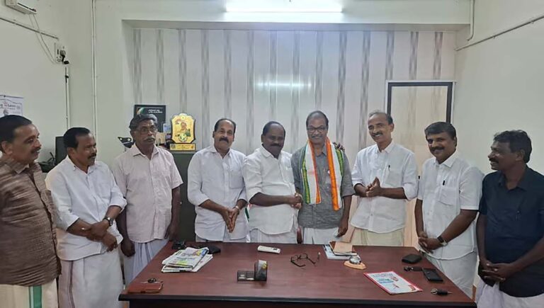 പത്തനംതിട്ടയിൽ സിപിഐഎം നേതാവ് പി ജെ ജോണ്‍സണ്‍ കോണ്‍ഗ്രസില്‍ ചേര്‍ന്നു