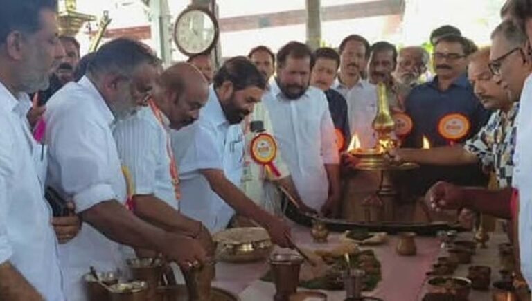 ആറന്മുള വള്ളസദ്യ വിവാദം; ഭഗവാന് നേദിക്കുന്നതിന് മുമ്പ് മന്ത്രിക്ക് സദ്യവിളമ്പി എന്നത് തെറ്റായ പ്രചരണം : സിപിഐഎം