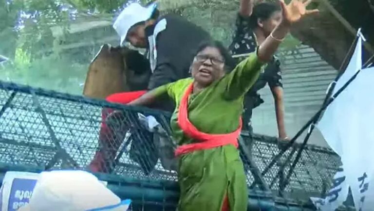 പൊലീസ് അതിക്രമം : ആശാ വര്‍ക്കര്‍മാരുടെ സംസ്ഥാന വ്യാപകമായി ഇന്ന് കരിദിനം