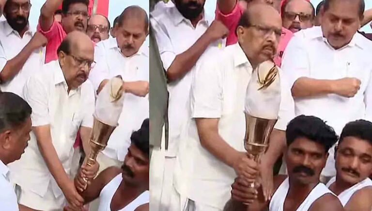 പുന്നപ്ര-വയലാര്‍ രക്തസാക്ഷി വാരാചരണത്തിന് സമാപനം കുറിച്ച് ജി സുധാകരന്‍ ദീപശിഖ കൈമാറി