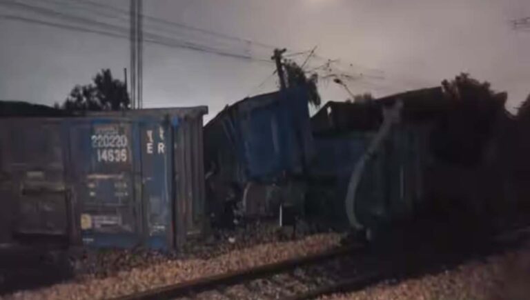 ഉത്തർപ്രദേശ് മഥുരയിൽ ചരക്ക് ട്രെയിൻ പാളം തെറ്റി