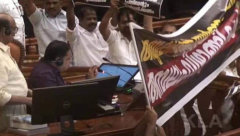 ശബരിമല സ്വര്‍ണപ്പാളി വിവാദം : നിയമസഭയില്‍ ശരണം വിളിച്ച് പ്രതിപക്ഷ പ്രതിഷേധം