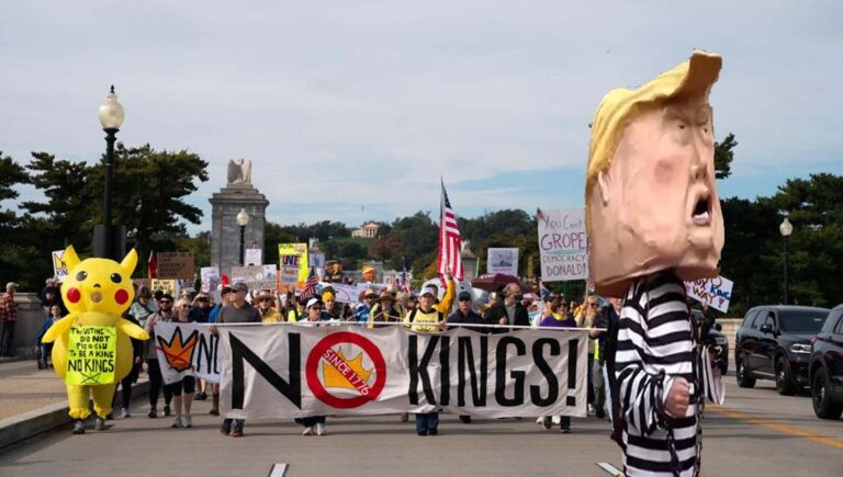 ട്രംപിനെതിരെ യുഎസ് ജനം തെരുവിലിറങ്ങി; പ്രമുഖനഗരങ്ങളിലെല്ലാം ‘നോ കിംഗ്‌സ്’ പ്രതിഷേധം