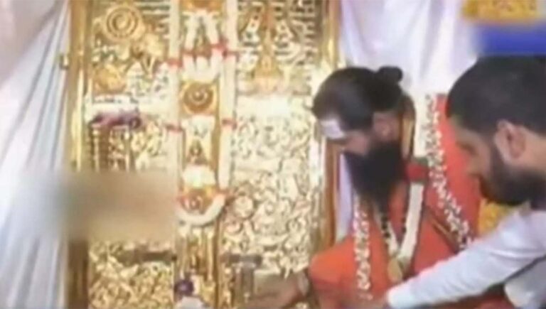 ശബരിമല സ്വർണക്കൊള്ള : ശ്രീകോവിലിന്റെ പുതിയ വാതിൽ ബം​ഗളൂരുവിൽ പൂജിച്ച ദൃശ്യങ്ങൾ പുറത്ത്