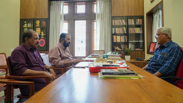 പിഎം ശ്രീ പദ്ധതി വിവാദം : സിപിഐ ആസ്ഥാനത്ത് എത്തി ബിനോയ് വിശ്വത്തെ കണ്ട് വി ശിവന്‍കുട്ടി