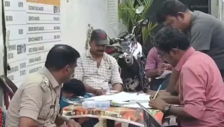 പാറശാലയില്‍ വന്‍ കഞ്ചാവ് വേട്ട; കാറില്‍ കടത്തിയ 51 കിലോ കഞ്ചാവ് പിടികൂടി