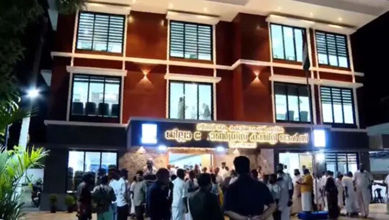 തദ്ദേശ തെരഞ്ഞെടുപ്പ് : കോഴിക്കോട് ഡിസിസി ഓഫീസിൽ സീറ്റ് വിഭജനത്തിൽ തർക്കത്തിൽ തമ്മിൽത്തല്ല്