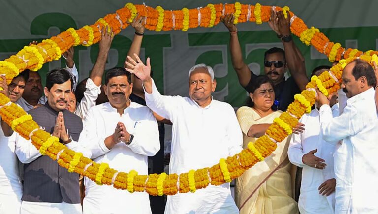 ബിഹാറിൽ എൻഡിഎ തരം​ഗം; തകർന്ന് മഹാസഖ്യം