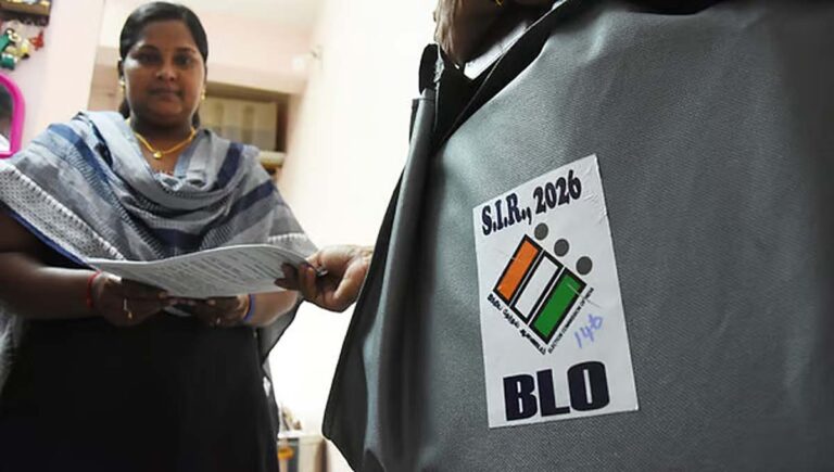 എസ്‌ഐആര്‍ ഫോം വിതരണം വൈകി; ചേവായൂര്‍ ബിഎല്‍ഒയ്ക്ക് കാരണം കാണിക്കല്‍ നോട്ടീസ്