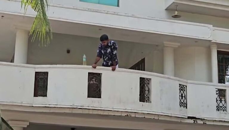 കാസര്‍കോട് ദേശീയപാത നിര്‍മാണത്തിനായി വീട് പൊളിക്കുന്നതിനെതിരെ ആത്മഹത്യാ ഭീഷണി