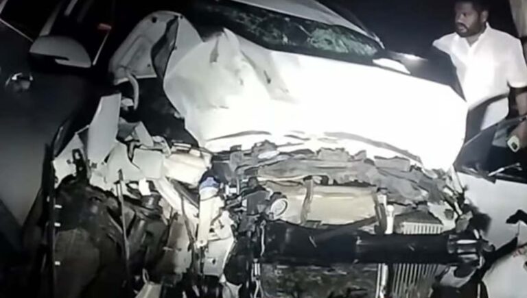 രാമനാഥപുരത്ത് കാര്‍ അപകടത്തില്‍ നാല് ശബരിമല തീര്‍ഥാടകര്‍ അടക്കം അഞ്ച് പേര്‍ മരിച്ചു