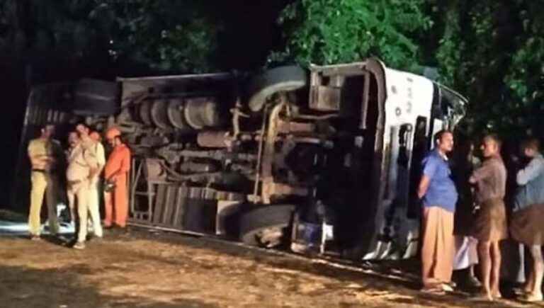 കോട്ടയത്ത് വിനോദയാത്ര പോയ ബസ് മറിഞ്ഞ് വിദ്യാര്‍ഥികള്‍ക്ക് പരിക്ക്