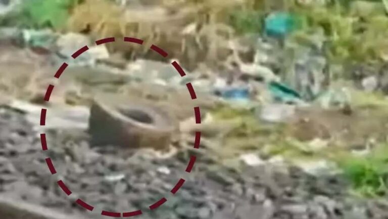 കൊച്ചിയില്‍ ട്രെയിന്‍ അട്ടിമറിയെന്ന് സംശയം; റെയില്‍വെ ട്രാക്കില്‍ ആട്ടുകല്ല്