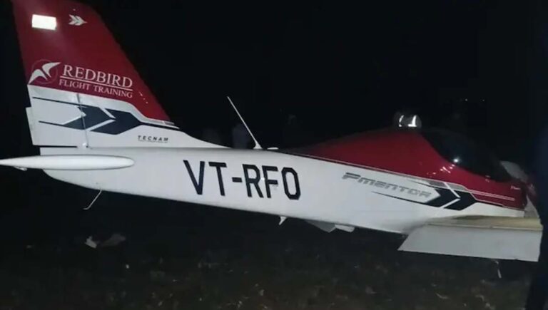 മ​​ധ്യ​​പ്ര​​ദേ​​ശി​​ൽ വൈ​​ദ്യു​​ത ലൈ​​നി​​ൽ ത​​ട്ടി പ​​രി​​ശീ​​ലന വി​​മാ​​നം ത​​ക​​ർ​​ന്നു വീ​​ണു