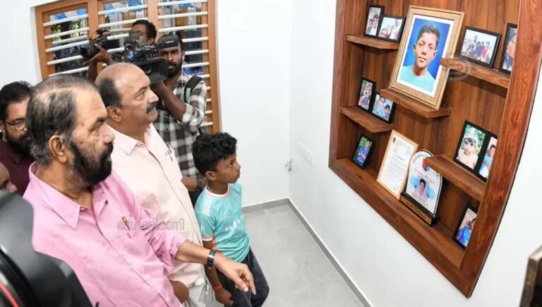 ‘മിഥുന്‍റെ ഓര്‍മയില്‍ മിഥുന്‍ ഭവനം’; തേവലക്കരയില്‍ ഷോക്കേറ്റ് മരിച്ച വിദ്യാര്‍ഥിയുടെ കുടുംബത്തിന് വീട് കൈമാറി