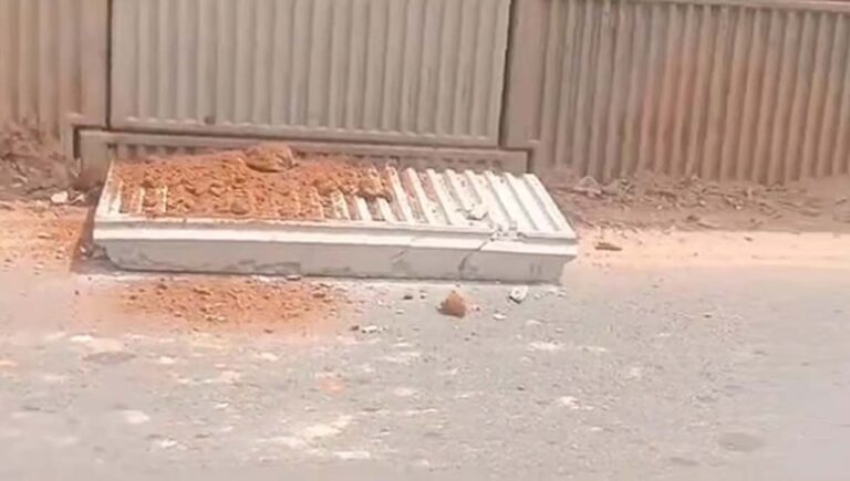 അങ്കമാലി- ചാലക്കുടി ദേശീയപാതയിലെ പാര്‍ശ്വഭിത്തിയിലെ കൂറ്റന്‍ സ്ലാബ് സര്‍വ്വീസ് റോഡില്‍ വീണു