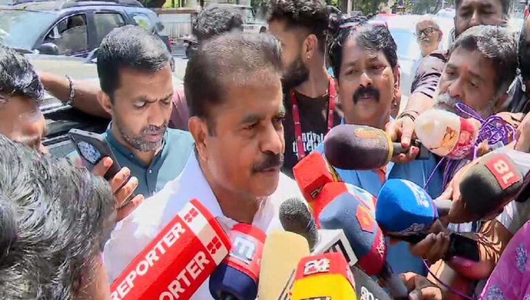 ശബരിമല സ്വര്‍ണക്കൊള്ളയുമായി ബന്ധപ്പെട്ട എസ്‌ഐടിയുടെ ചോദ്യം ചെയ്യലില്‍ പ്രതികരിച്ച് അടൂര്‍ പ്രകാശ്