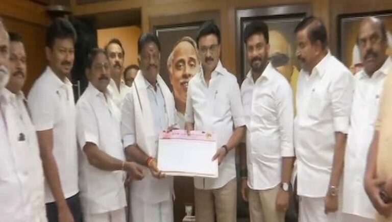 മുന്‍ തമിഴ്‌നാട് മുഖ്യമന്ത്രിയും എഐഡിഎംകെ നേതാവുമായ ഒ പനീര്‍ശെല്‍വം ഡിഎംകെയില്‍