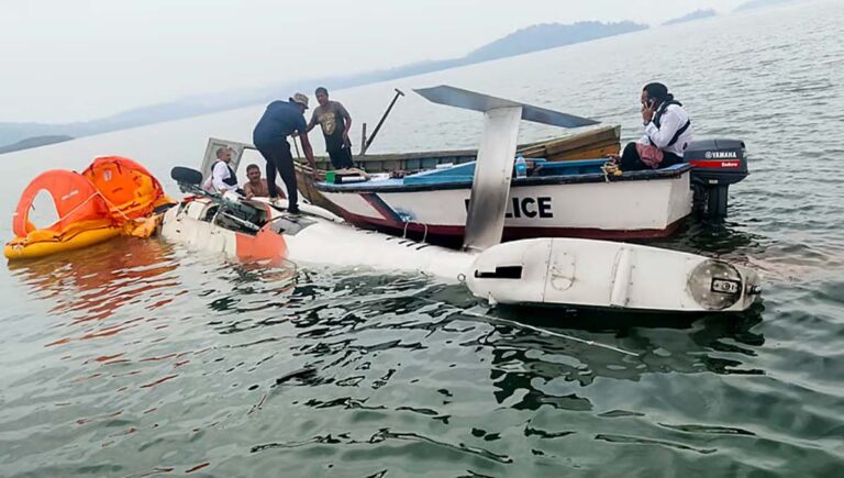 ആന്‍ഡമാന്‍ കടലില്‍ ഹെലികോപ്റ്റര്‍ തകര്‍ന്നു വീണു; എല്ലാവരെയും രക്ഷപ്പെടുത്തിയതായി അധികൃതര്‍