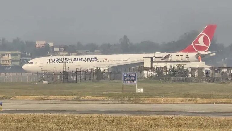 എഞ്ചിനിൽ തീ : കാഠ്മണ്ഡു-ഇസ്താംബുൾ ടർക്കിഷ് എയർലൈൻസ് വിമാനത്തിന് കൊൽക്കത്തയിൽ അടിയന്തര ലാന്‍ഡിങ്